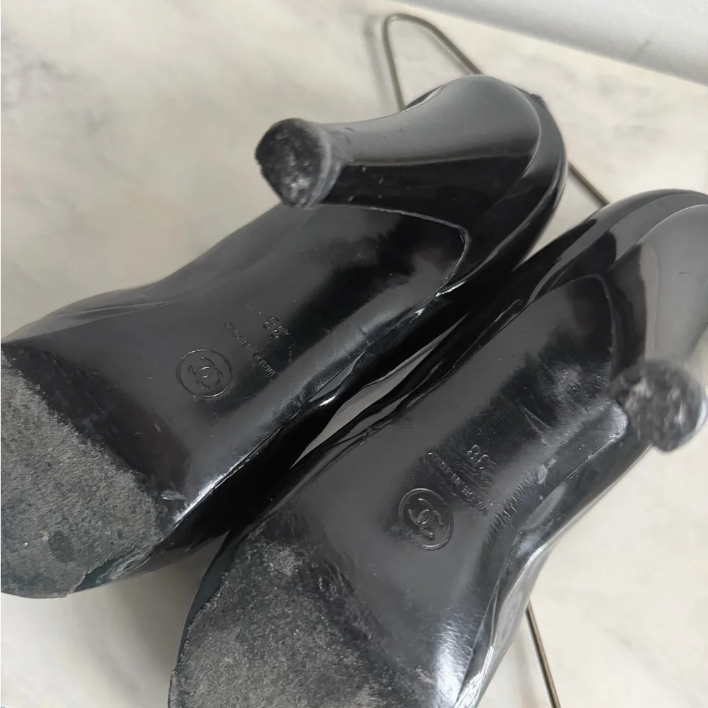 Chanel Elegant Black and White Women's Heels size 8